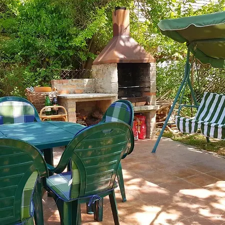 Napraforgo Vendeghaz * Gárdony